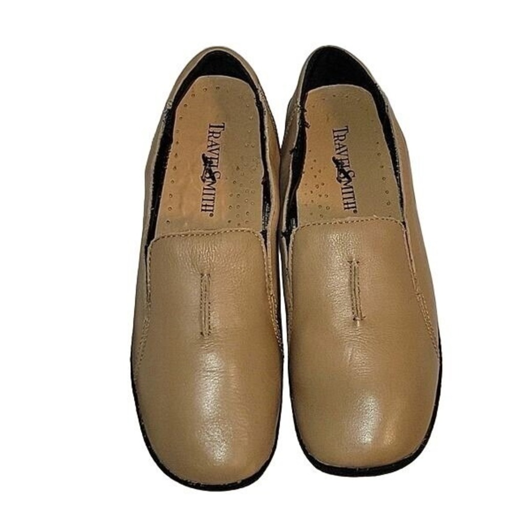 TRAVELSMITH Women's Leather Beige Loafers 8M Athleisure‎ Relaxed Comfort Comfy